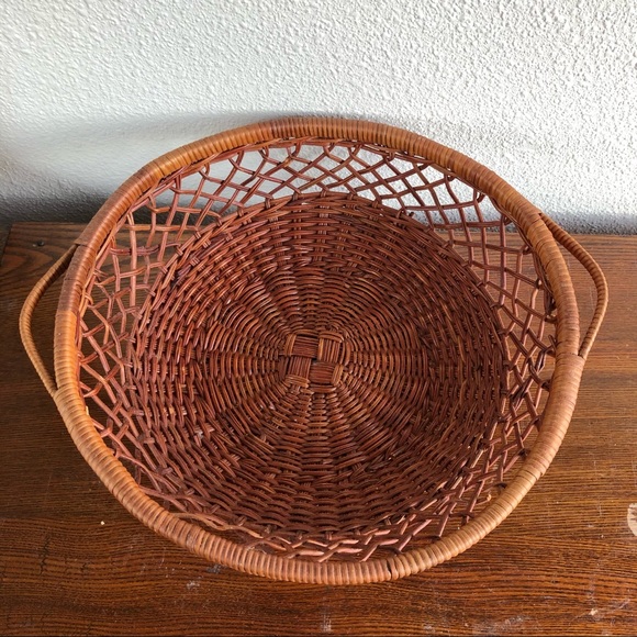 round wicker basket with small handles - Picture 3 of 10